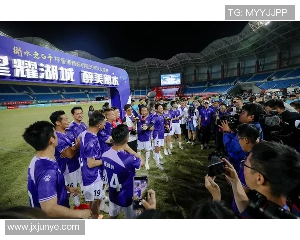 足球明星是否已经抵达北京引发球迷热议与期待